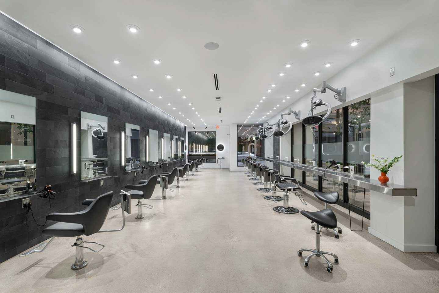 Premium 8 years Old Men's Grooming Salon For Sale